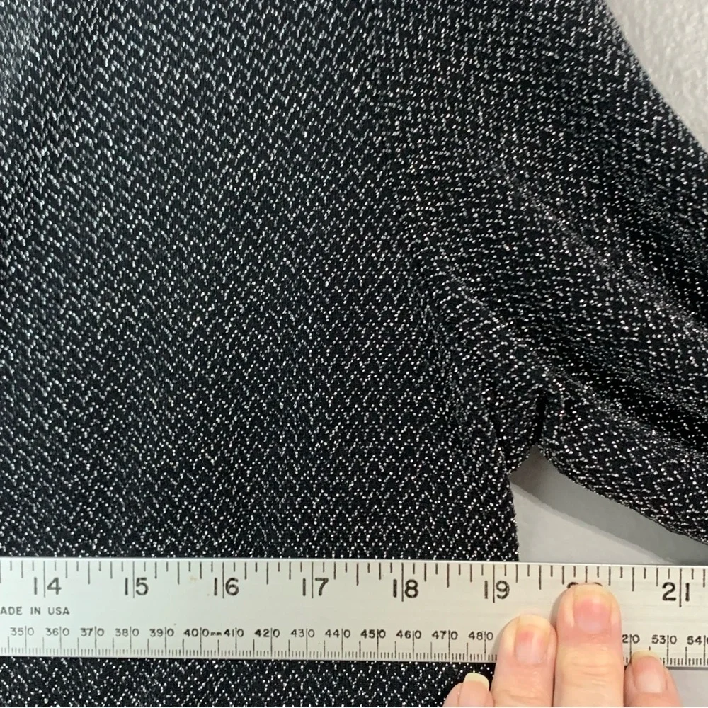 Blu Sage black/silver metallic scoop neck long sleeve cocktail blouse.‎ Size XL